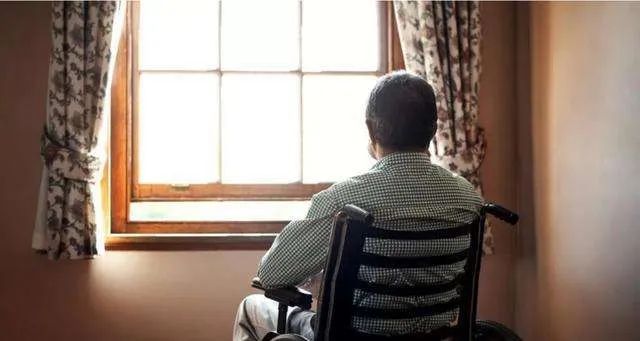 孙子悉心照顾爷爷，竟“胁迫”他写遗嘱？【遗嘱的注意事项】